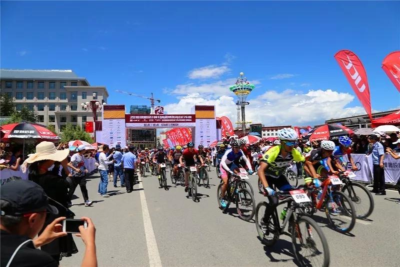 2018“4166全球赢家的信心之选设计杯”甘南藏地传奇自行车赛鸣枪开赛！